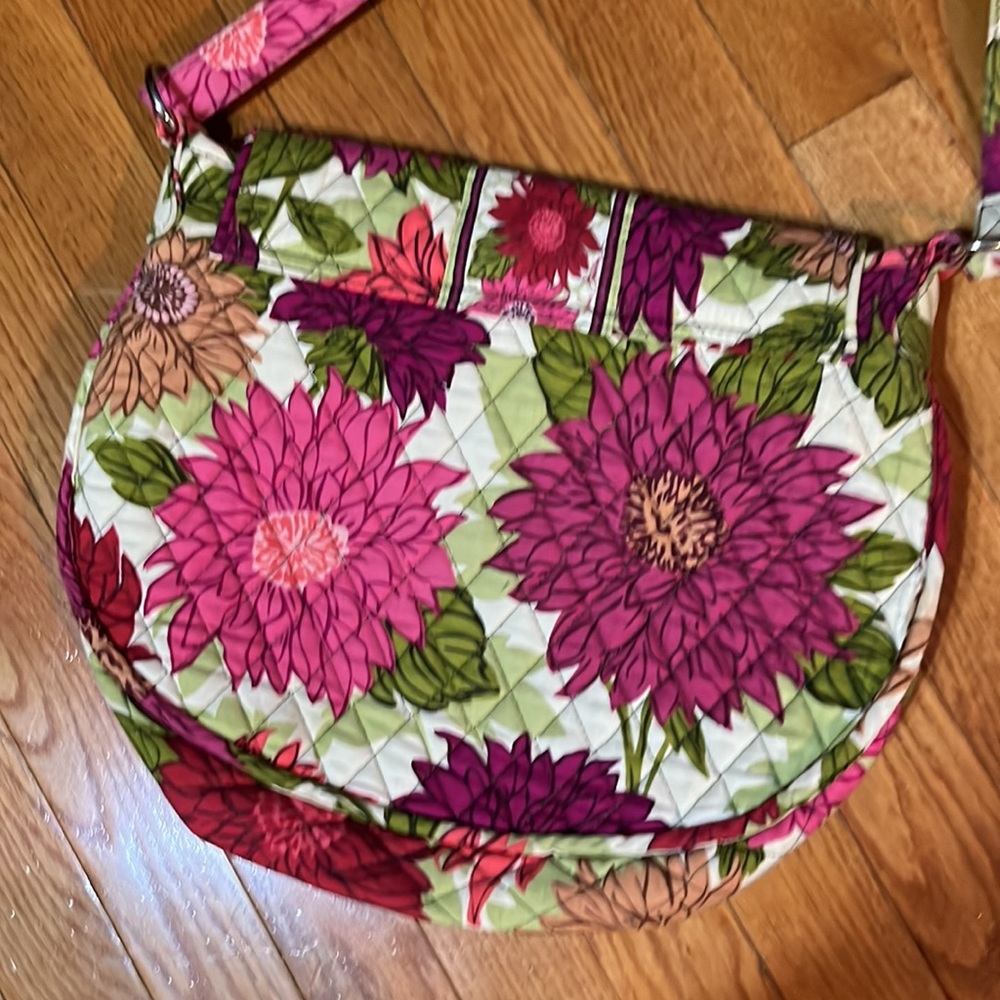 Vera Bradley Saddle Hipster! Excellent Condition SOLD - Picture 2 of 6